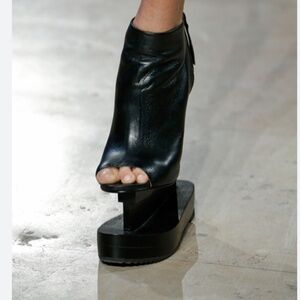Iris Van Herpen X United Nude Rare Limited Edition Boots Style Chelse RedV Black